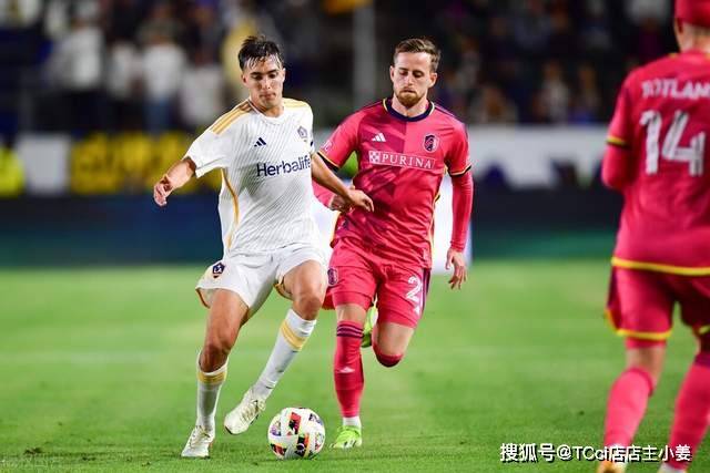 国际足坛中锋身价Top10：哈兰德1.8亿欧元霸榜